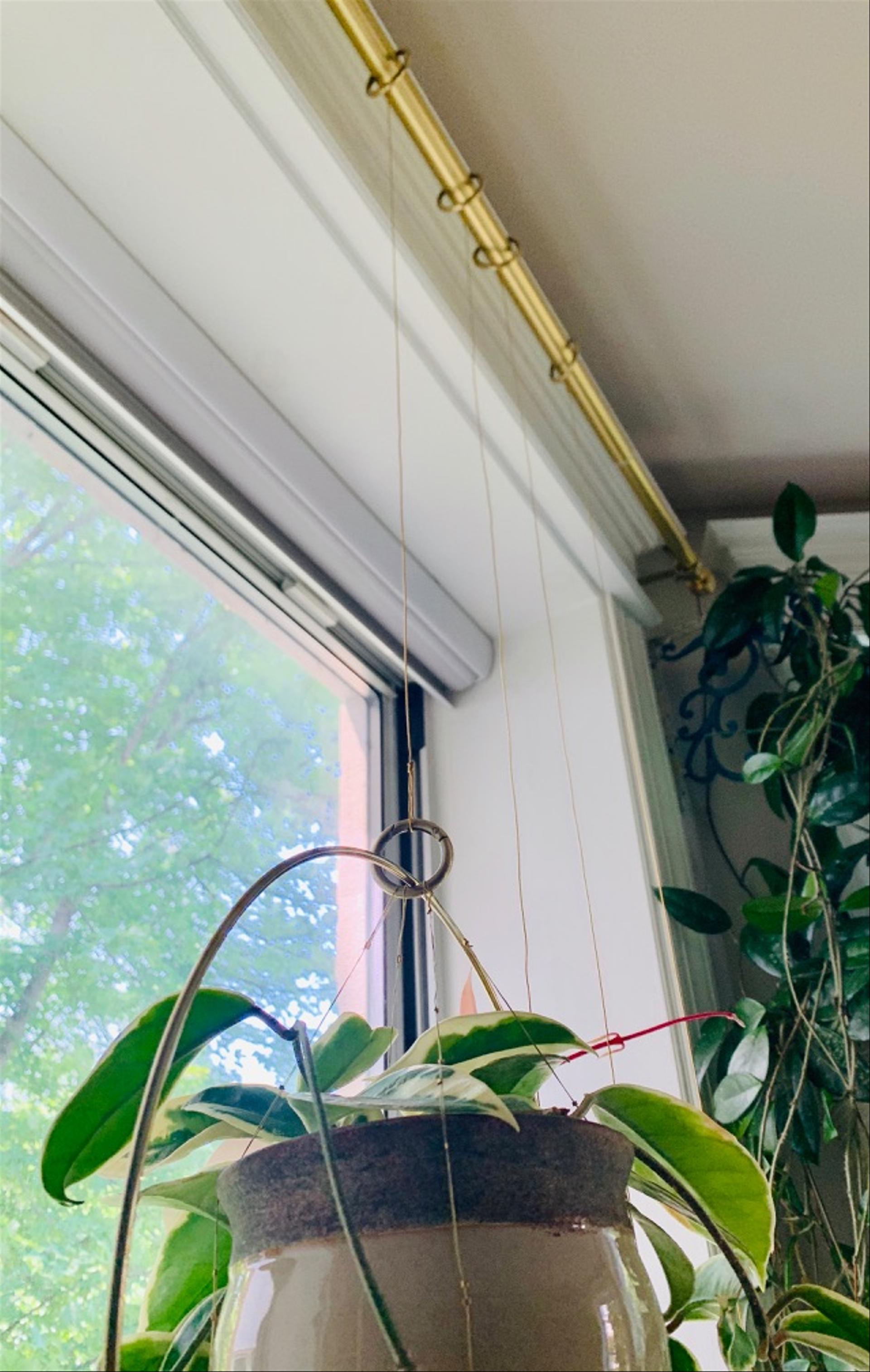 Hanging the carabiner from a curtain rod